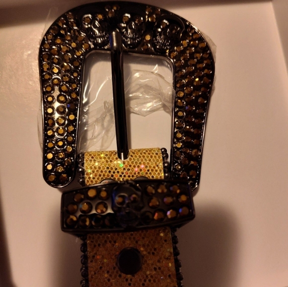 Rhinestone Leather Belt with Skulls - Picture 5 of 11
